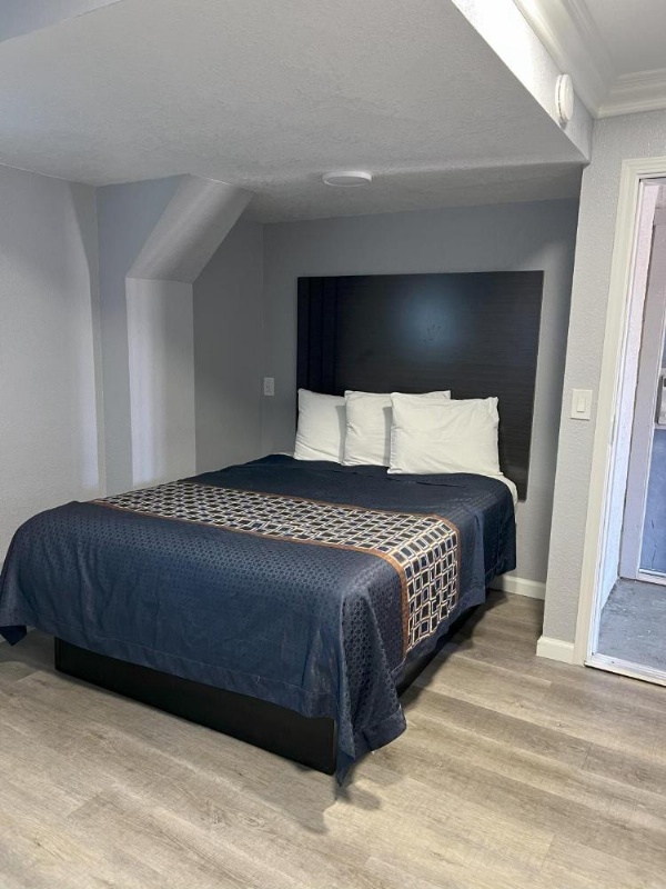 Sea Garden Motel image 10