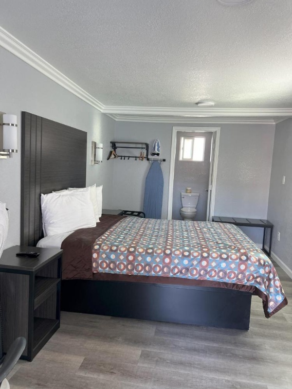 Sea Garden Motel image 11