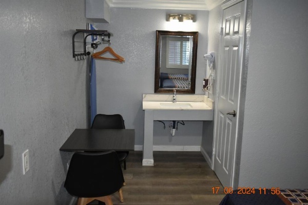 Sea Garden Motel image 18