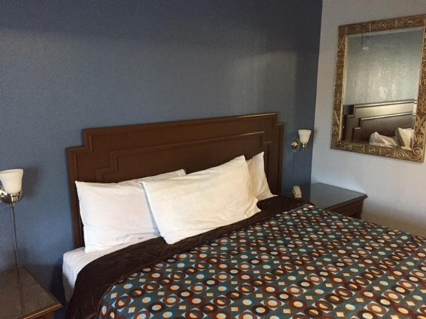 Sea Garden Motel image 7